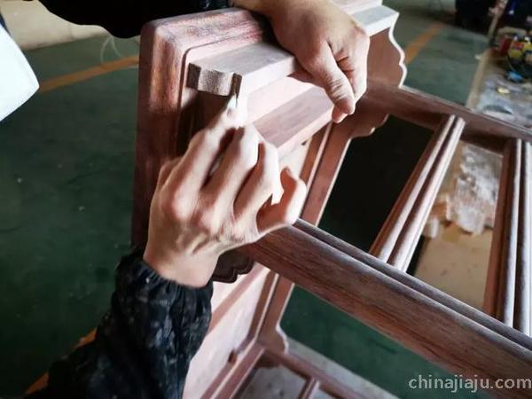 红木家具保养上蜡步骤1 红木家具保养上蜡步骤1
