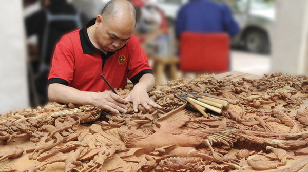 大不同红木家具的工匠 大不同红木家具的工匠
